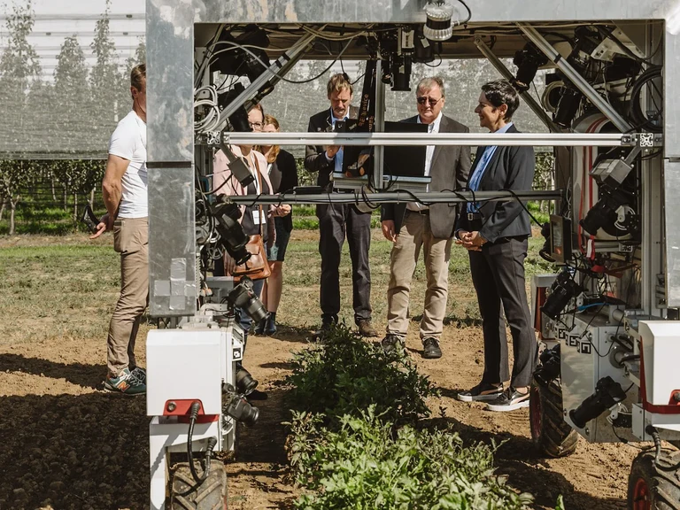 Der Feldroboter des Exzellenzclusters PhenoRob