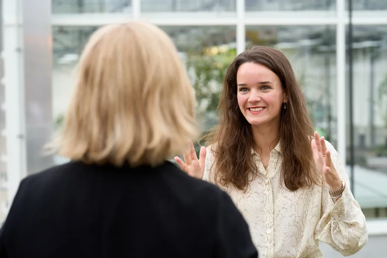 Denise Fischer-Kreer mit Redakteurin Evelyn Stolberg