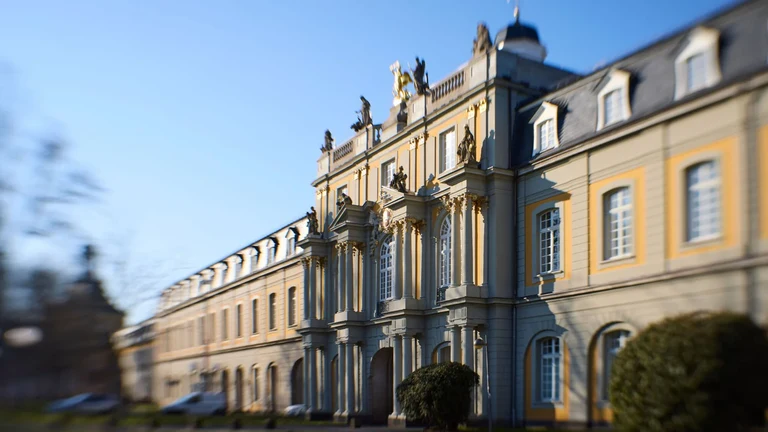 Higher education analyst Quacquarelli Symonds (QS) has published its international subject rankings for the year, in which 1,747 universities from around the world, including the University of Bonn, are compared based on various indicator criteria.